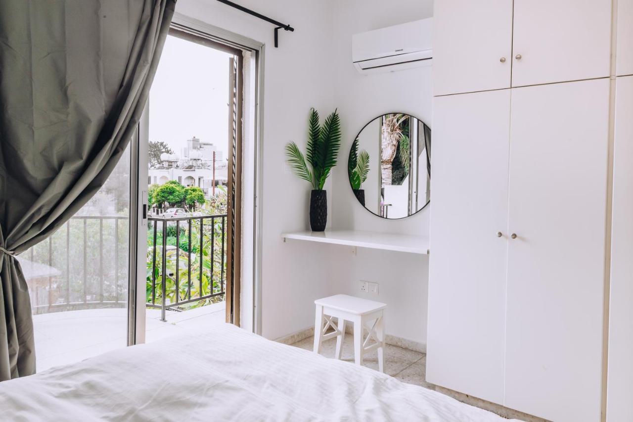 Villa Minimal Townhouse Center Paphos Extérieur photo
